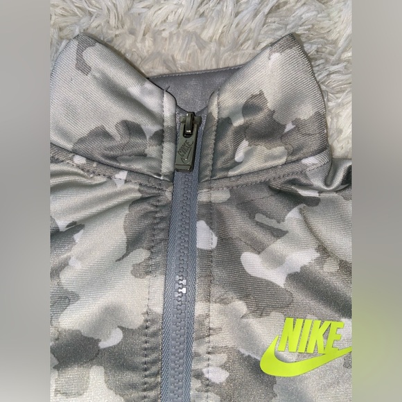 Nike Kids Camo Gray and Green Matching Set - Picture 6 of 8